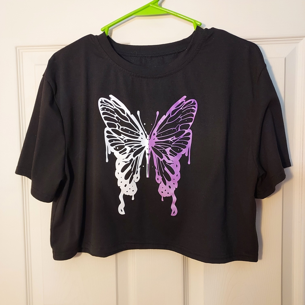 Black Cropped T-Shirt with Black and White Butterfly Size Large